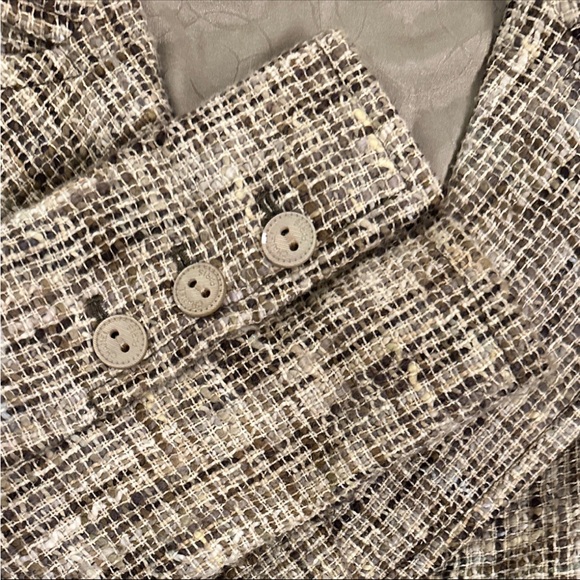 Chanel Blazer boucle tweed tan and brown single breasted single button jacket - Picture 4 of 6